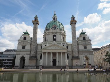 VIENNA, AUSTRIA - CRCA EPTESİ 2022: Karlskirche çeviri St Charles Borromeo Kilisesi