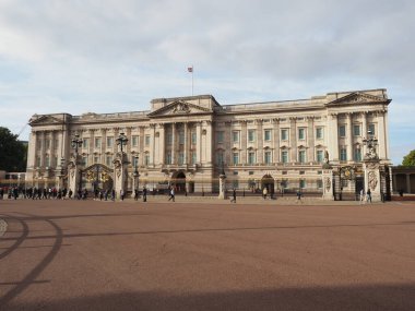 LONDON, İngiltere - CRCA ECTOBER 2022 Buckingham Sarayı
