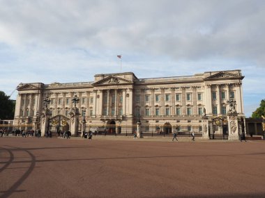 LONDON, İngiltere - CRCA ECTOBER 2022 Buckingham Sarayı