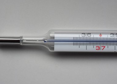 Vücut ısısını ölçmek için analog termometre