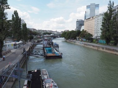 VIENNA, AUSTRIA - CIRCA SEPTEMBER 2022: Donaukanal tercümesi Tuna Kanalı su kanalı