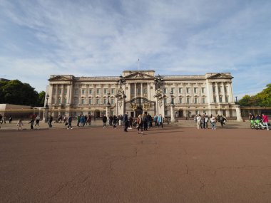 LONDON, İngiltere - CRCA ECTOBER 2022 Buckingham Sarayı