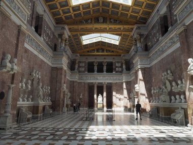 DONAUSTAUF, ALMANY - CRCA HAZİRAN 2022: Walhalla Şöhret Salonu 'nun İçi