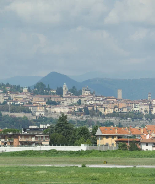 シッタ アルタ翻訳イタリア ベルガモの上の町 — ストック写真