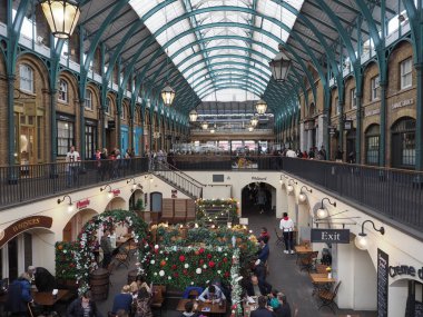 LONDON, UK - CIRCA OCTOBER 2022: People at Covent Garden market
