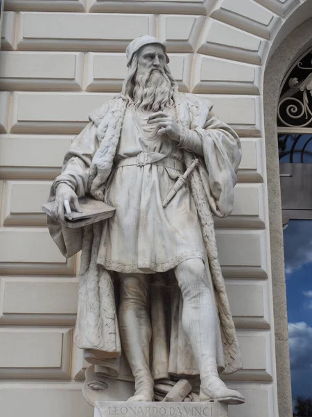 Viena Austria Circa Septiembre 2022 Estatua Leonardo Vinci Kuenstlerhaus Traducción — Foto de Stock