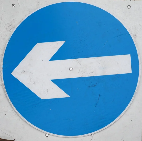Panneaux Réglementaires Continuer Dans Direction Indiquée Par Panneau Signalisation Flèche — Photo