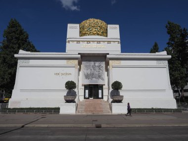 VIENNA, AUSTRIA - CIRCA 2022: 1897 dolaylarında Olbrich 'in Sosis Bölümü, Der Zeit ihre Kunst Der Kunst ihre Freiheit Ver Sacrum Her çağa sanatını her sanata kutsal bahara çeviri