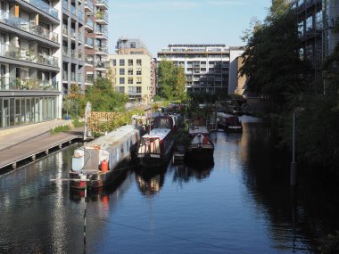 LONDON, UK - CRCA EKİM 2022: Regent 's Canal