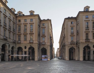 TURIN, İtalya - CIRCA ŞUBAT 2023: Piazza Palazzo di Citta Çevirisi Belediye Binası Meydanı