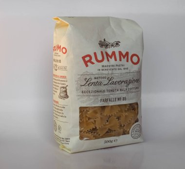 BENEVENTO, İTALYA - CIRCA ECTOBER 2022: Rummo makarna paketi