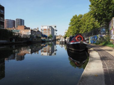 LONDON, UK - CRCA EKİM 2022: Regent 's Canal