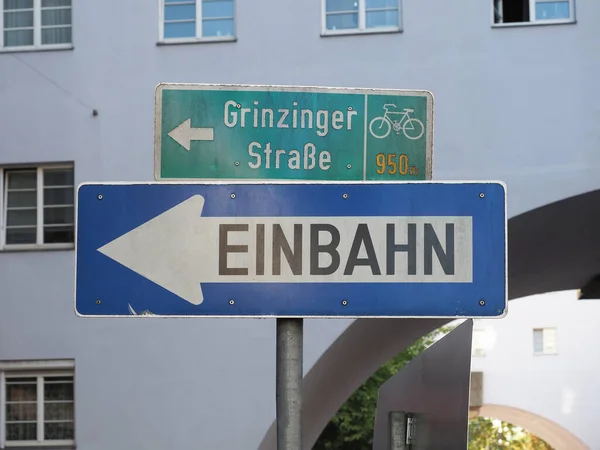 Einbahn翻訳1つの方法道路交通標識 — ストック写真