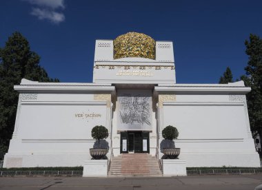 VIENNA, AUSTRIA - CIRCA 2022: 1897 dolaylarında Olbrich 'in Sosis Bölümü, Der Zeit ihre Kunst Der Kunst ihre Freiheit Ver Sacrum Her çağa sanatını her sanata kutsal bahara çeviri