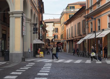 BOLOGNA, İTALYA - CIRCA EPTEMBERİ 2022: sütun portico