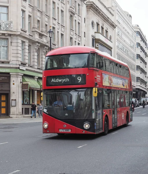 Лондон Великобритания Circa October 2022 Красный Двухэтажный Автобус Олдвича — стоковое фото