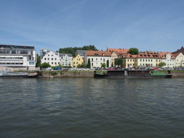 REGENSBURG, GERMANY - CIRCA HAZİRAN 2022: Tuna Nehri manzarası