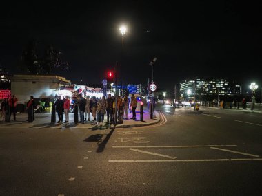 LONDON, İngiltere - CIRCA ECTOBER 2022: Şehrin gece manzarası