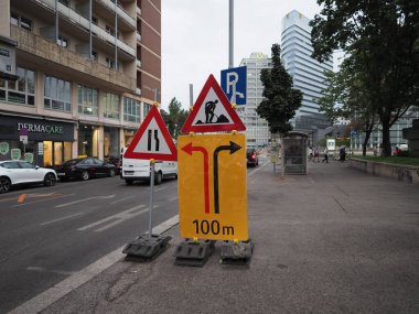 VIENNA, AUSTRIA - CIRCA AĞUSTOS 2022: Yol İşaretleri