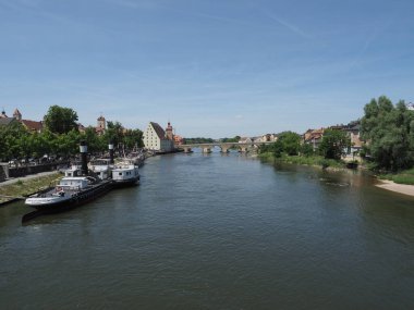 REGENSBURG, GERMANY - CIRCA HAZİRAN 2022: Tuna Nehri manzarası