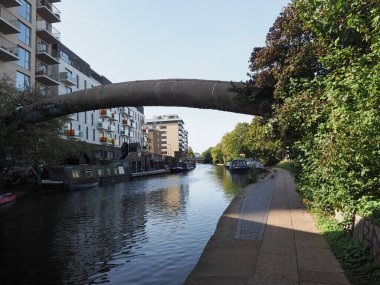 LONDON, UK - CRCA EKİM 2022: Regent 's Canal