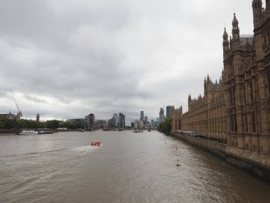 LONDON, İngiltere - CIRCA ECTOBER 2022: Parlamento Evleri Nam-ı diğer Westminster Sarayı