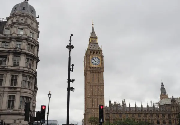 Здания Парламента Известные Вестминстерский Дворец Видны Парламентской Площади Лондоне Великобритания — стоковое фото