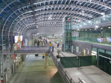 TURIN, İTALYA - CRCA MARCH 2023: Torino Porta Susa Tren İstasyonu