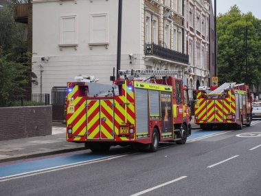 LONDON, İngiltere - CIRCA ECTOBER 2022: Londra İtfaiye Tırı