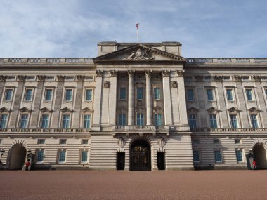 LONDON, İngiltere - CRCA ECTOBER 2022 Buckingham Sarayı