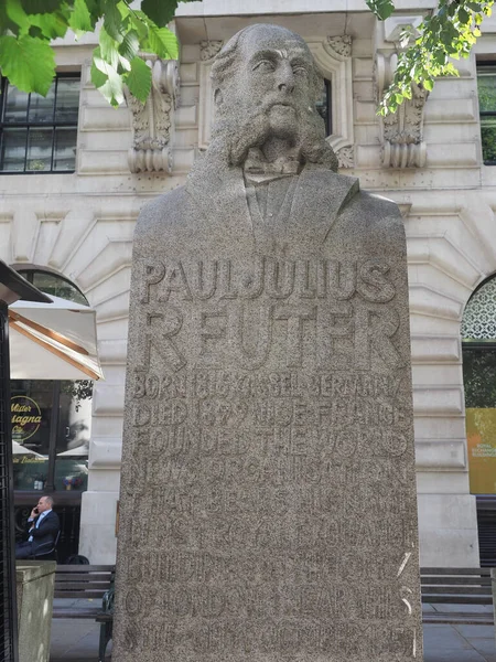 Londres Reino Unido Circa Outubro 2022 Estátua Paul Julius Reuter — Fotografia de Stock