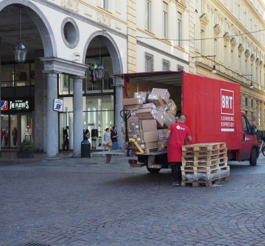 TURIN, İTALYA - SİRKA EYLÜL 2022: BRT kurye minibüsü