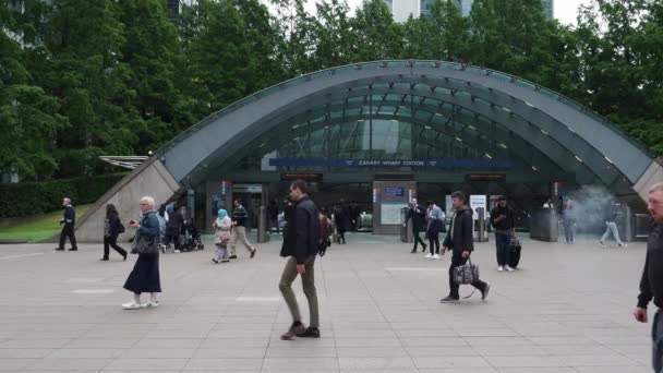 Londýn Velká Británie Června 2023 Lidé Stanici Metra Canary Wharf — Stock video