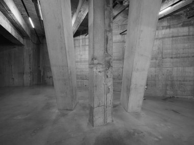 LONDON, UK - Haziran 08, 2023: Tate Modern Sanat Galerisi South Bank elektrik santralinde siyah beyaz