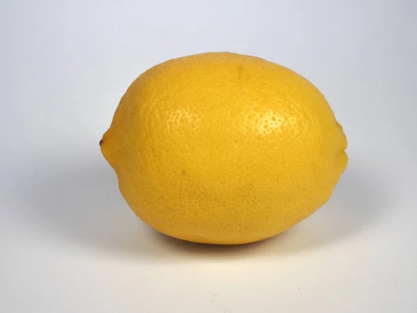 Citron Přes Bílé Pozadí Kopírovacím Prostorem — Stock fotografie
