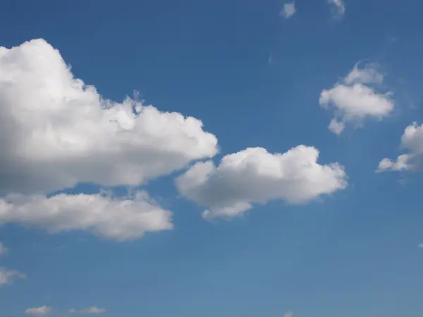 Cielo Blu Con Nuvole Utili Come Sfondo — Foto Stock