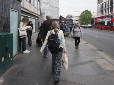 LONDON, İngiltere - Haziran 06, 2023: Notting Hill Gate People