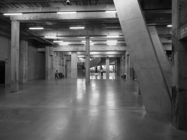 ロンドン 2023年6月8日 黒と白のサウスバンク発電所の近代美術館をテイト — ストック写真