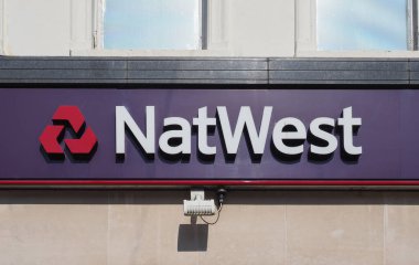 BEXHILL ON SEA, İngiltere - HAZİRAN 05, 2023: NatWest Banka İşareti