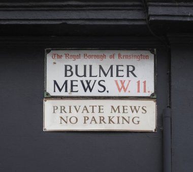 LONDON, İngiltere - Haziran 06, 2023: Kensington Bulmer Mews sokak tabelası