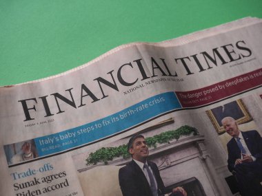 LONDON, İngiltere - 02 Temmuz 2023: Financial Times gazetesi