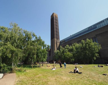 LONDON, İngiltere - Haziran 08, 2023: Tate Modern Sanat Galerisi South Bank elektrik santralinde