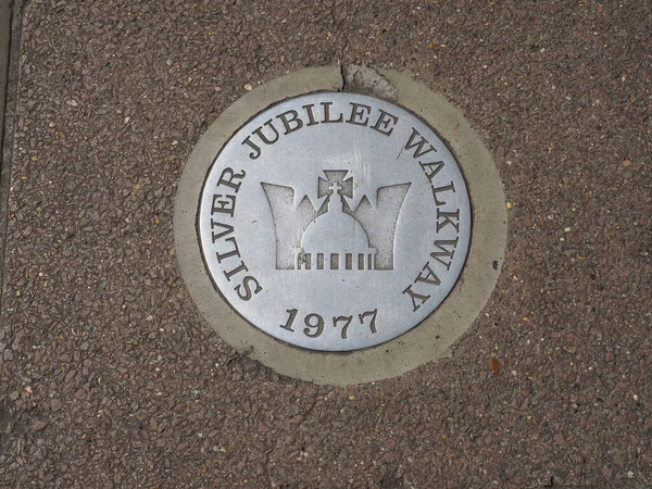 London Großbritannien Juni 2023 Silver Jubilee Walkway Schild 1977 — Stockfoto