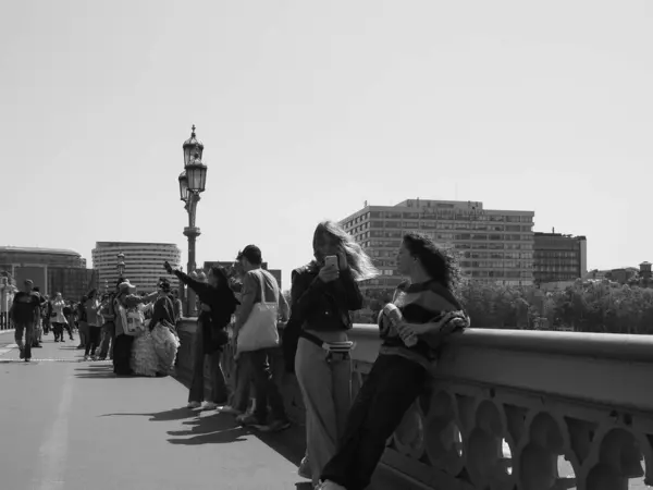 Londres Reino Unido Junho 2023 Pessoas Ponte Westminster Sobre Rio — Fotografia de Stock