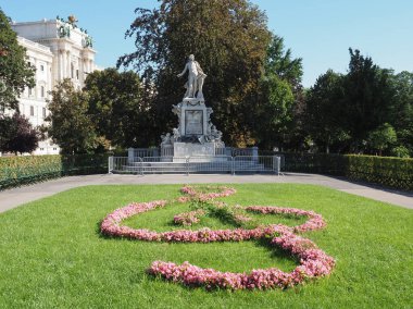 Mozart Denkmal çeviri Burggarten Mozart anıtı mimar Karl Koenig ve heykeltıraş Viktor Tilgner tarafından 1896 yılında Avusturya 'nın Viyana kentinde yapıldı.