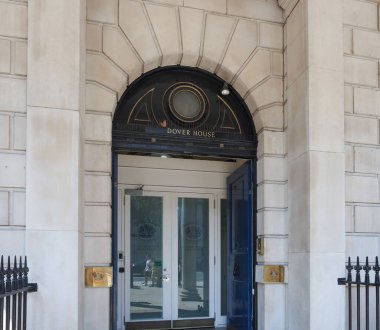 LONDON, İngiltere - Haziran 08, 2023: Dover House 'un İskoçya Dışişleri Bakanı