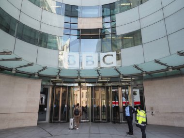 LONDON, İngiltere - Haziran 07, 2023: BBC Yayın Merkezi Portland Place 'deki British Broadcasting Corporation