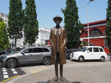 LONDON, İngiltere - Haziran 09, 2023: Macar besteci Bela Bartok 'un heykeli