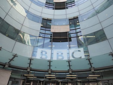 LONDON, İngiltere - Haziran 07, 2023: BBC Yayın Merkezi Portland Place 'deki British Broadcasting Corporation