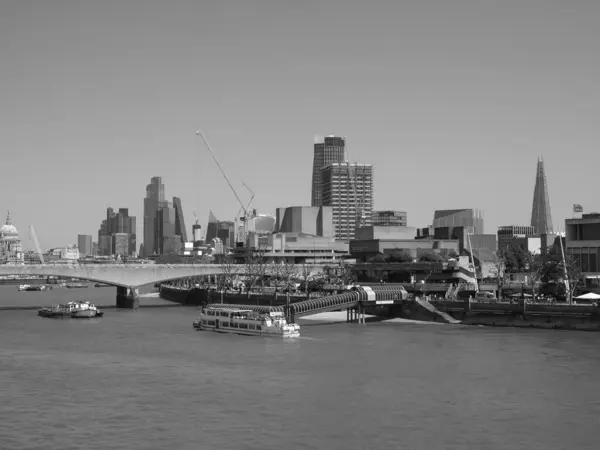 Hazi Ran 2023 Thames Nehri Nin Siyah Beyaz Panoramik Manzarası — Stok fotoğraf